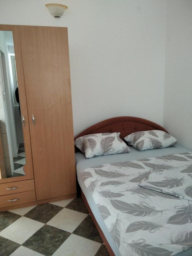 2 Apartment *